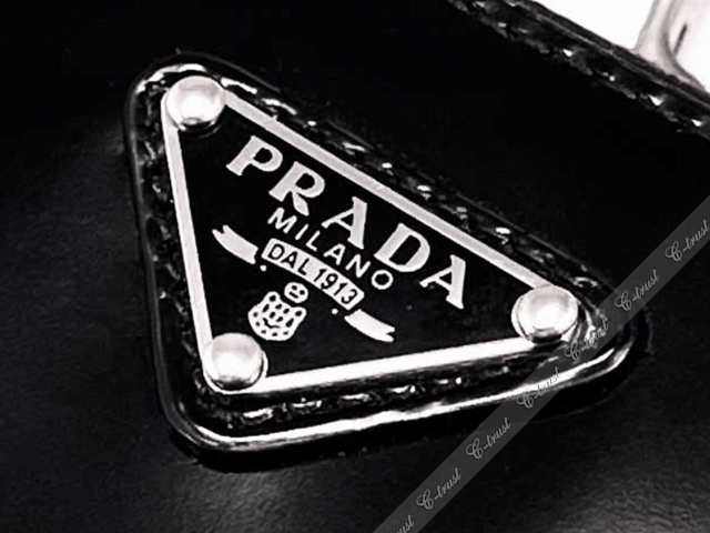 PRADA プラダ コインケース トライアングル ミニポーチ カラビナ付 イタリア製 1TL433 ZO6 F0002 新品 ☆ ブラック  K412..の通販はau PAY マーケット - シートラスト | au PAY マーケット－通販サイト